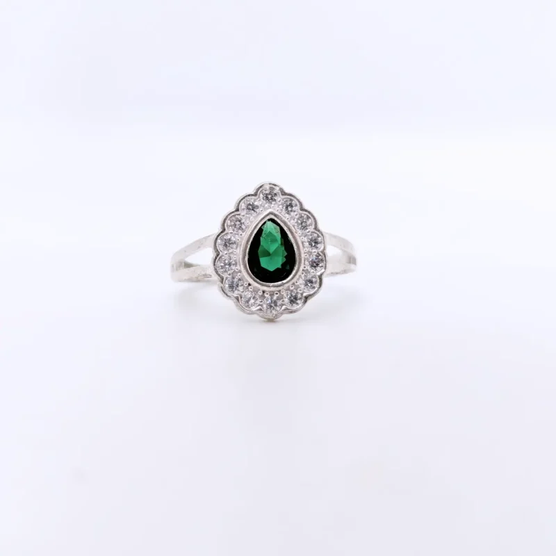 Teardrop Emareld Ring