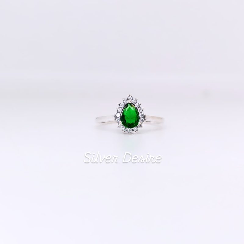 Teardrop green silver ring