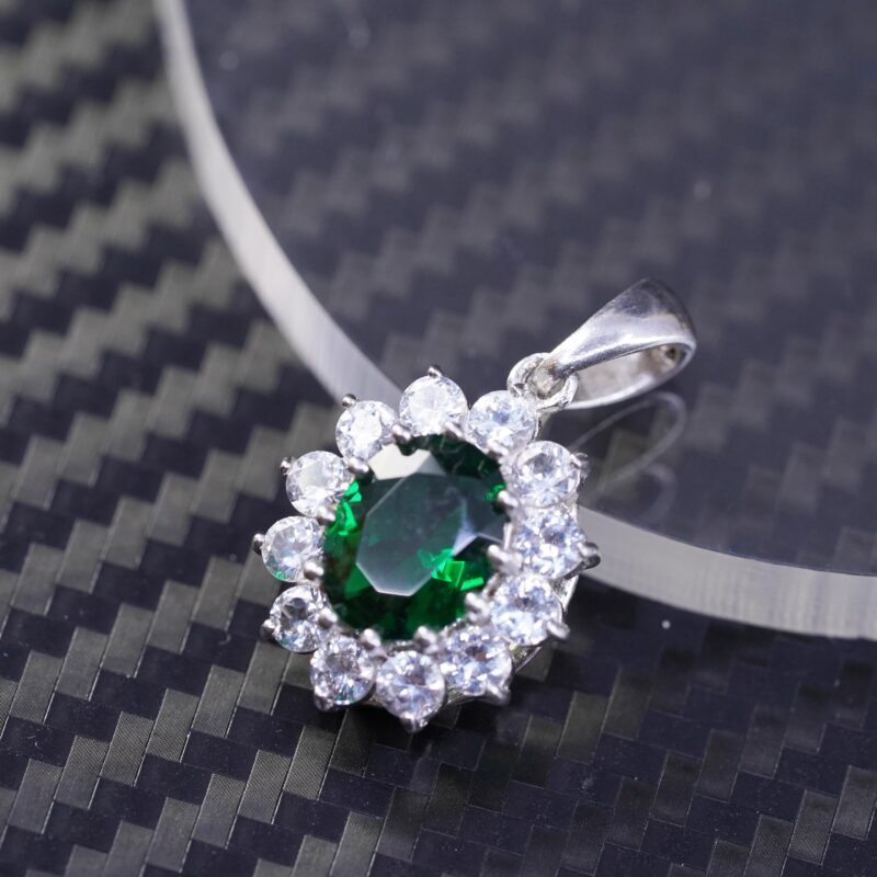 Emareld Stone Pendant