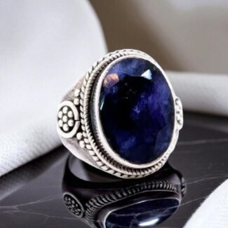 Blue sapphire stone ring