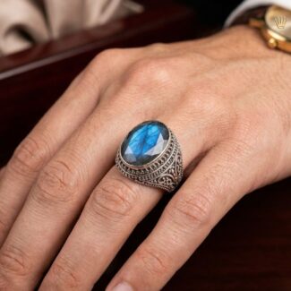 Color changing cats eye ring