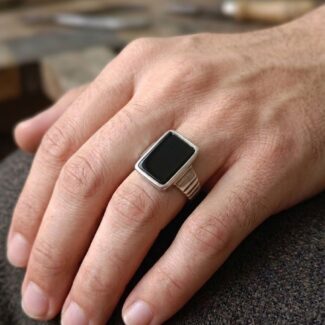 Black square aqeeq ring