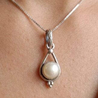 Pearl drop pendent