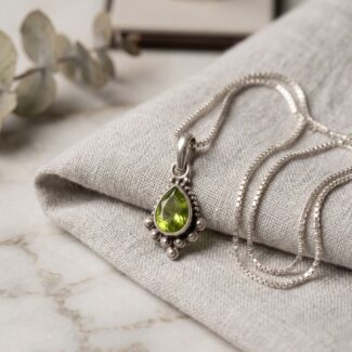 Peridot stone pendent