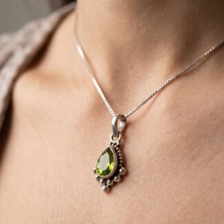 Peridot stone pendent