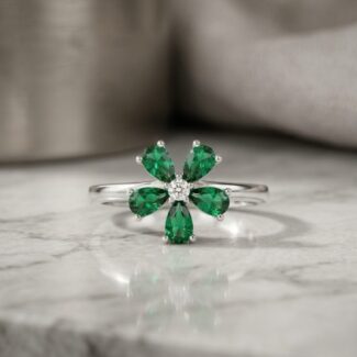 Flower emerald stone ring