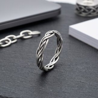 Twisted turkish ring