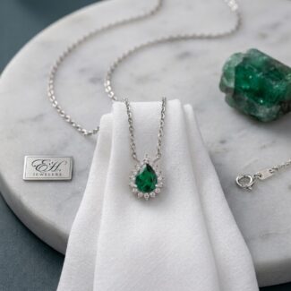 Teardrop Emareld Stone Pendant