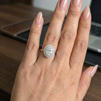 Oval zircon ring